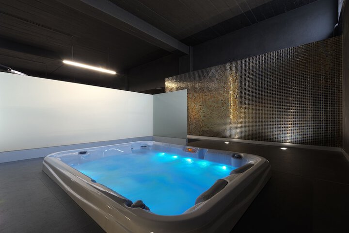 Spa 21 of 36