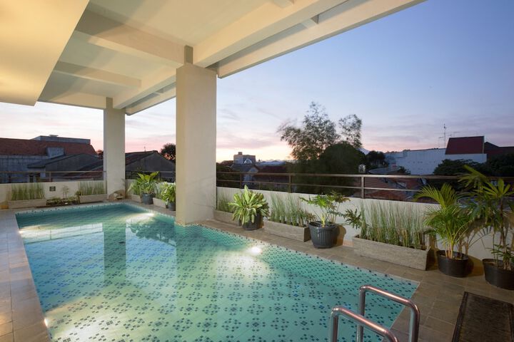 Pool Hotel