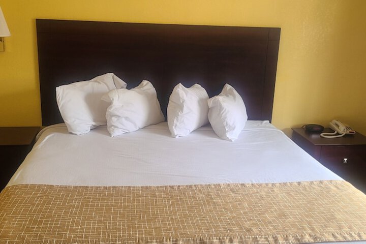 1 King Bed (6 of 13)