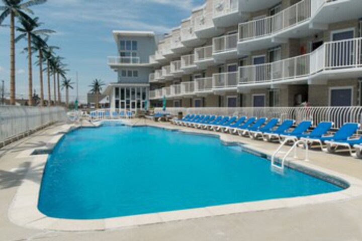 Pool 211 of 258