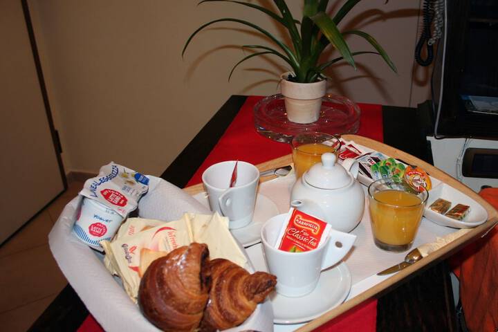 Breakfast/Coffee Service 25 of 28