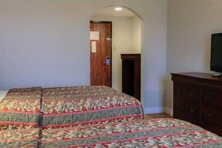 Room 9 of 38