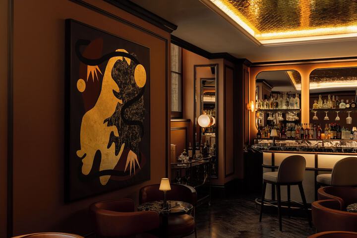 Lounge 82 of 99