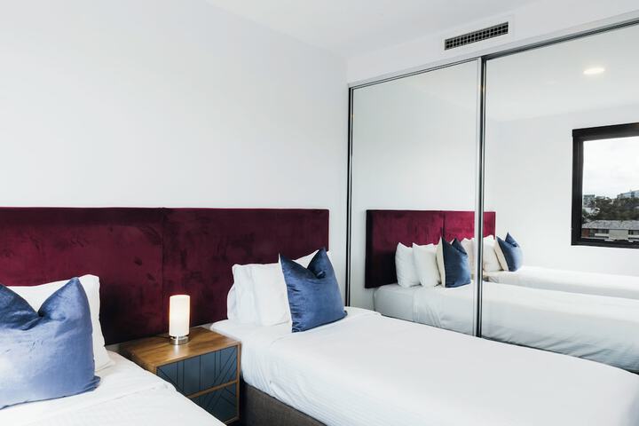 Room 6 of 16