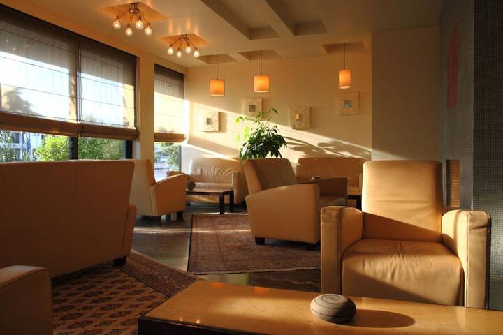 Entrance & Lobby