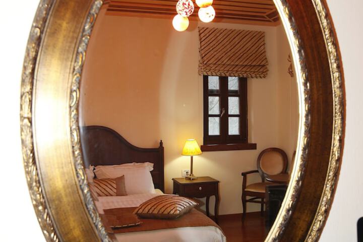 Room 8 of 31