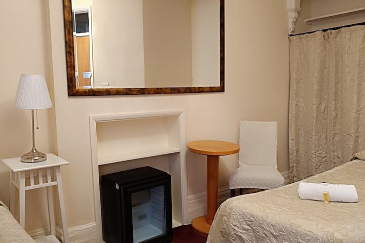 Room 129 of 283