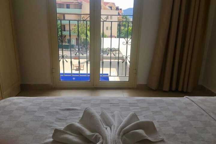 Room 4 of 14