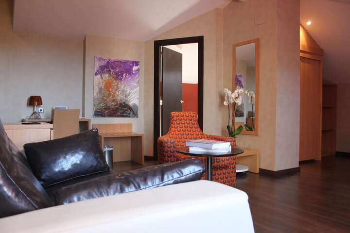 Room 27 of 81