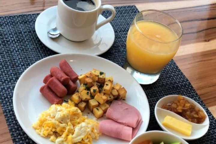 Breakfast/Coffee Service 26 of 36