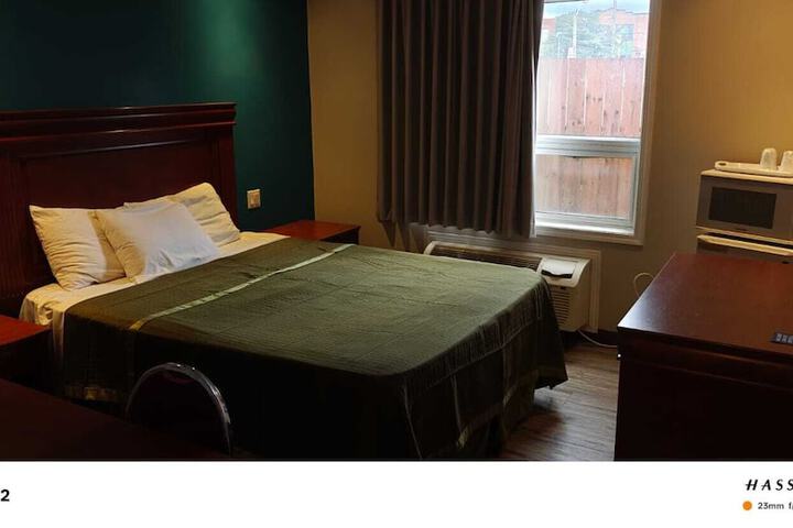 Room 4 of 7