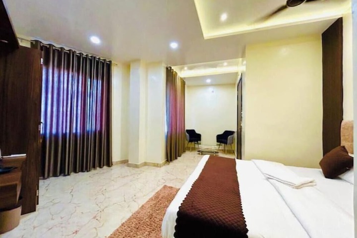 Room 10 of 14