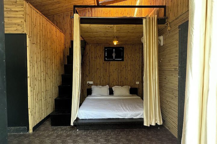 Room 10 of 17