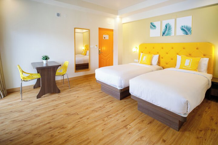 Room 6 of 13