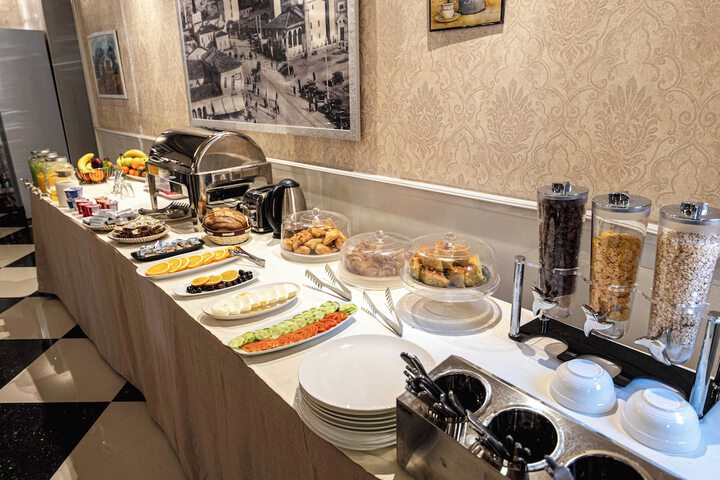Breakfast/Coffee Service 116 of 188