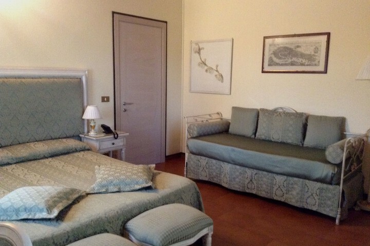 Room 4 of 50