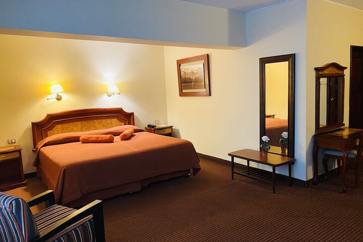 Room 6 of 47