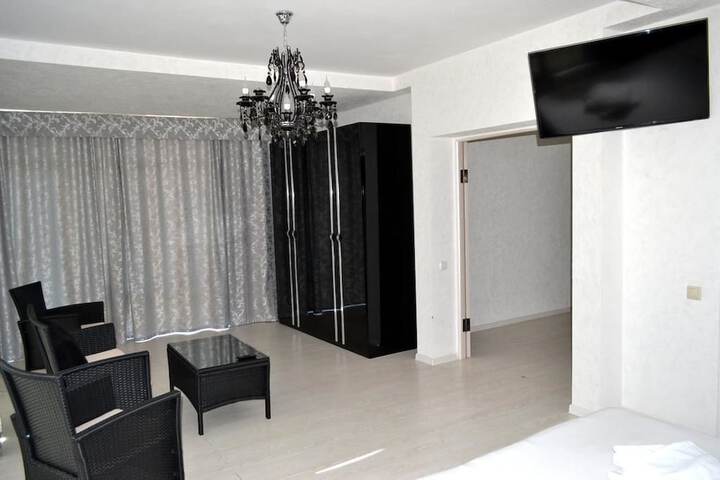 Room 9 of 19