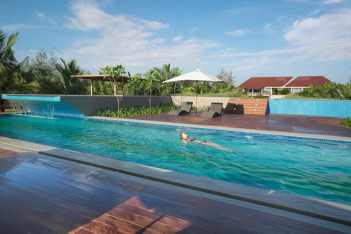 Pool 33 of 63