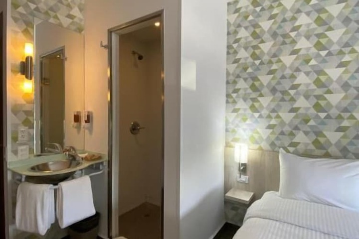 Room 10 of 22