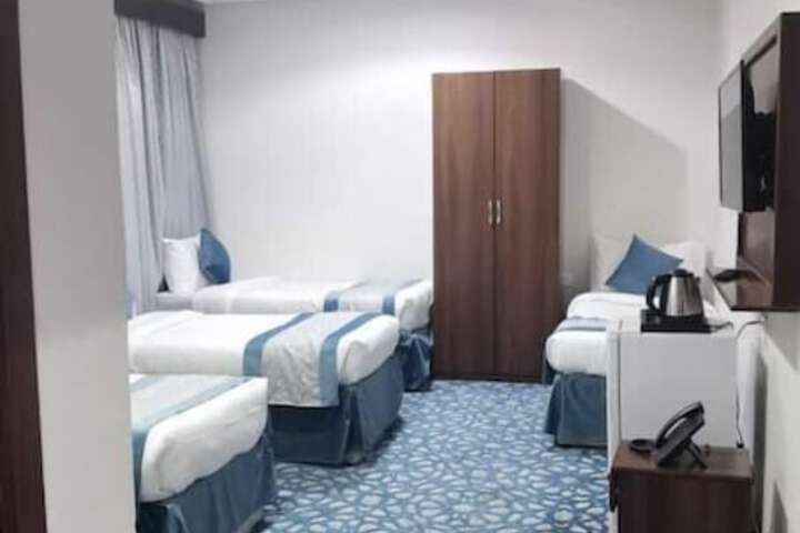 Room 7 of 9
