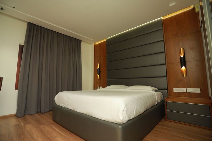 Room 6 of 32