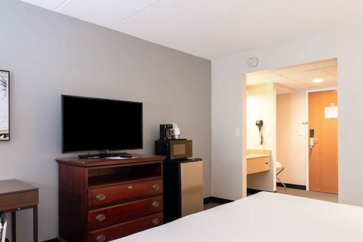 1 King Bed (1 of 8)