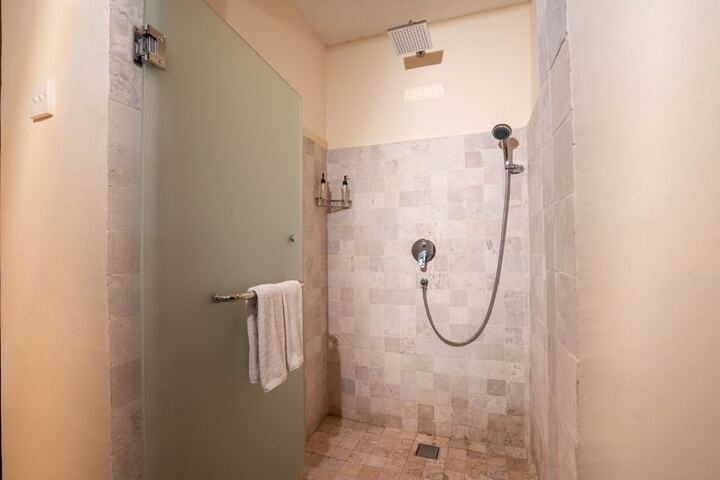 Room 15 of 29