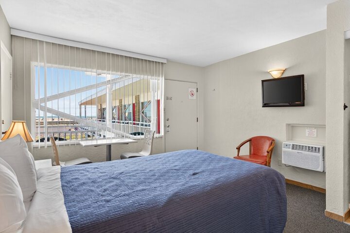 Room 16 of 33