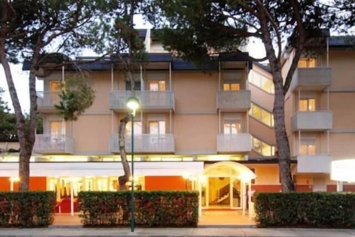 Hotel 53 of 54