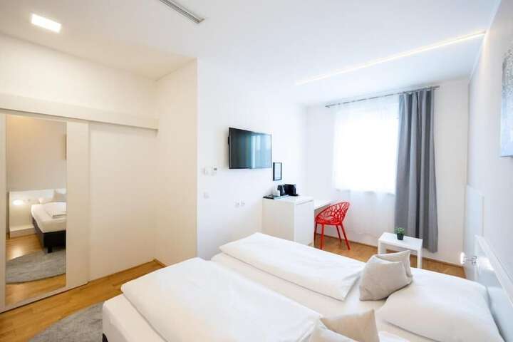 Room 6 of 50