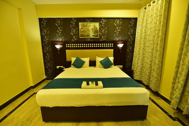 Room 12 of 25