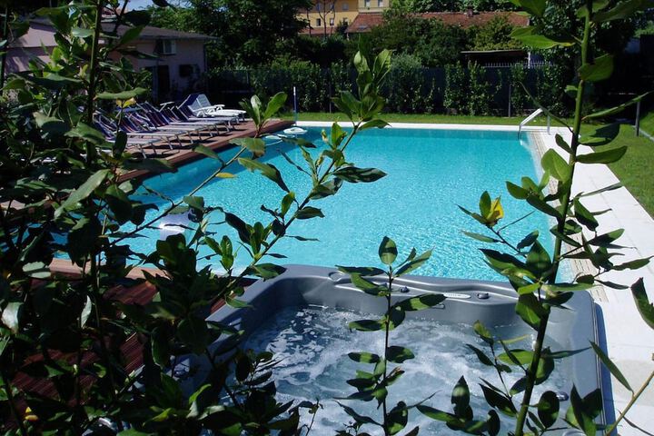 Pool 27 of 51