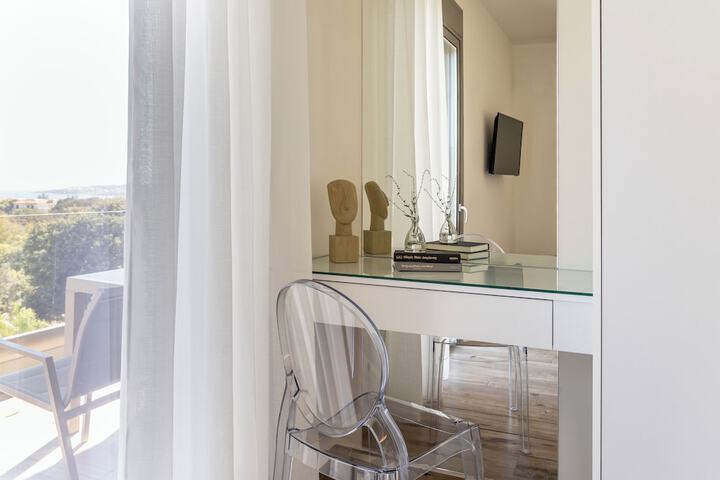 Room 41 of 214