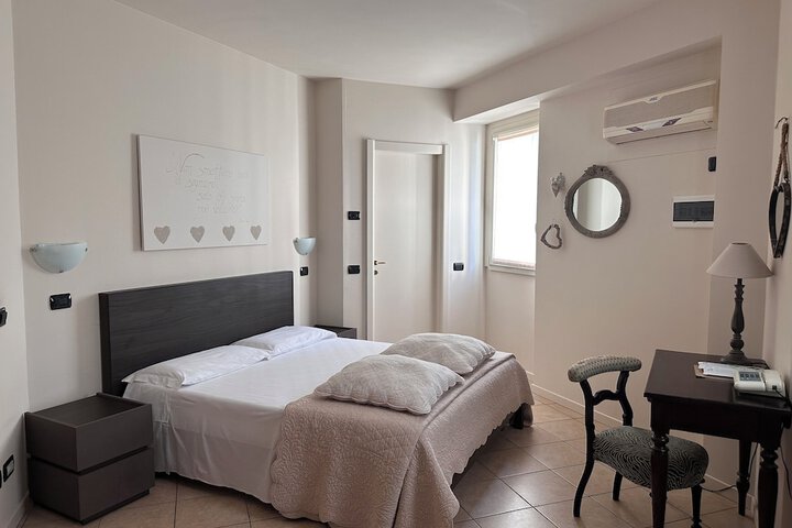 Room 33 of 140