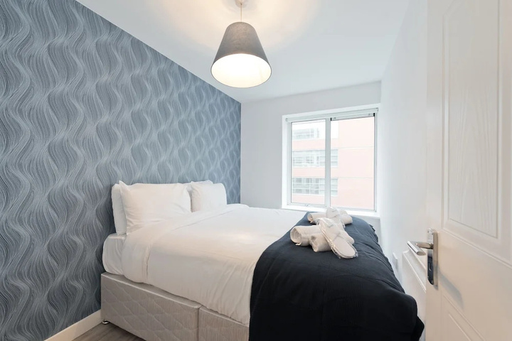 Room 4 of 16