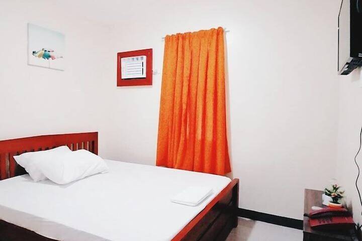Room 10 of 32