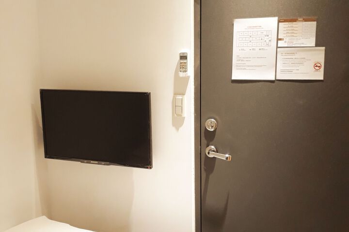 Room 22 of 142