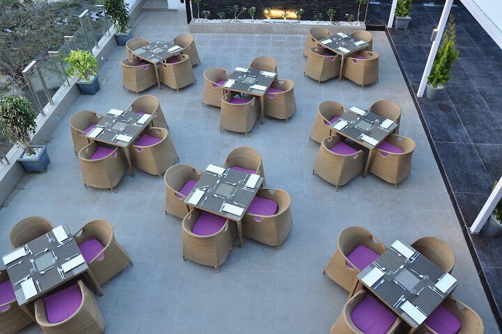 Dining 40 of 65