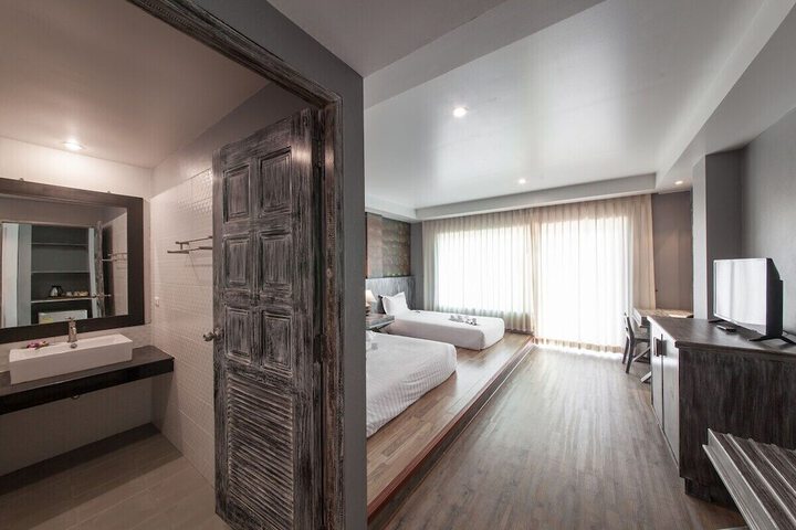 Room 8 of 150