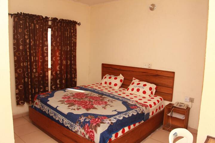 Room 13 of 21