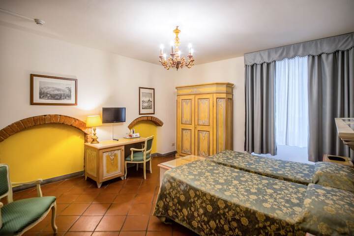 Room 35 of 62