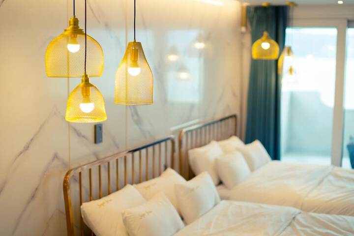 Room 4 of 82