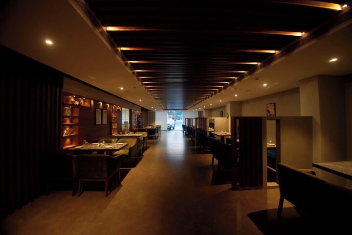 Dining 19 of 25