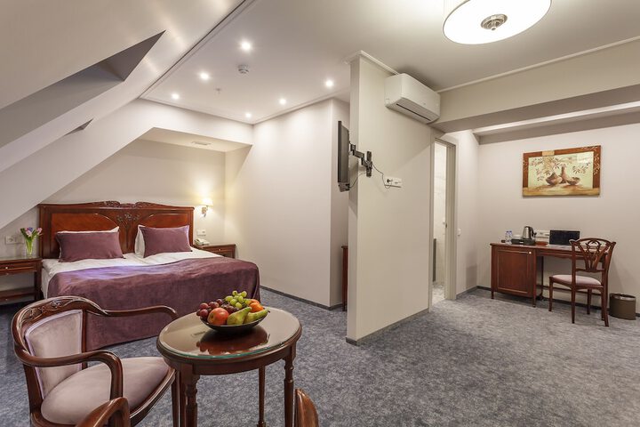 Room 27 of 51