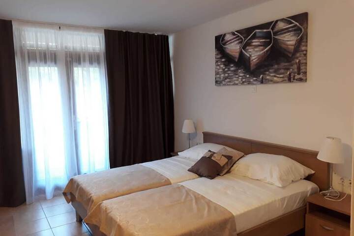 Room 12 of 50