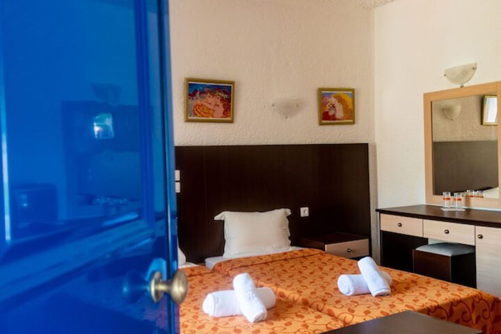 Room 8 of 62
