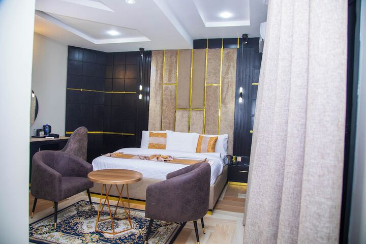 Room 10 of 39