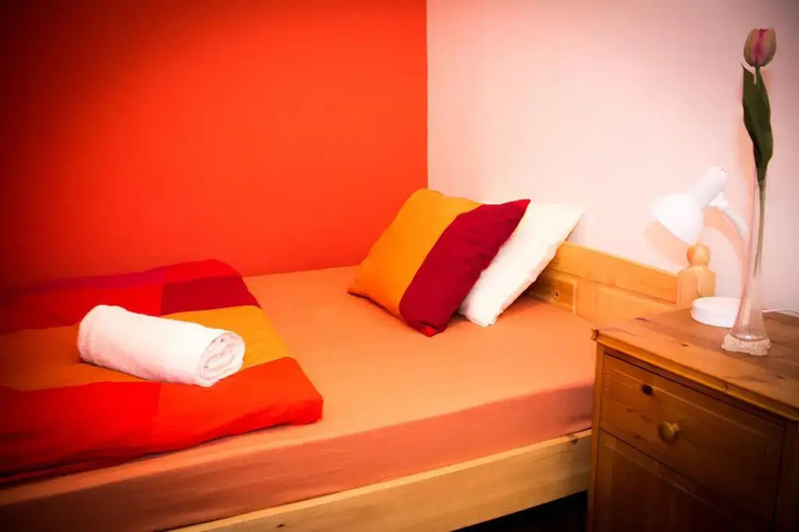 Room 2 of 9