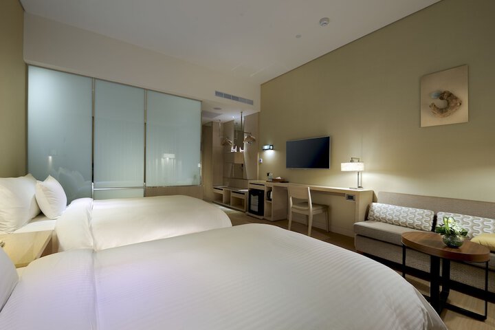 Room 17 of 100
